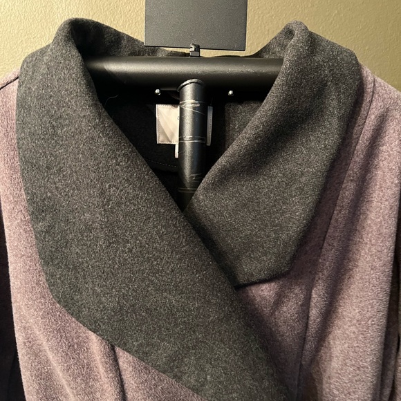 A.N.D EAWY Winter Coat.  Large. 100% Polyester. - Picture 10 of 10